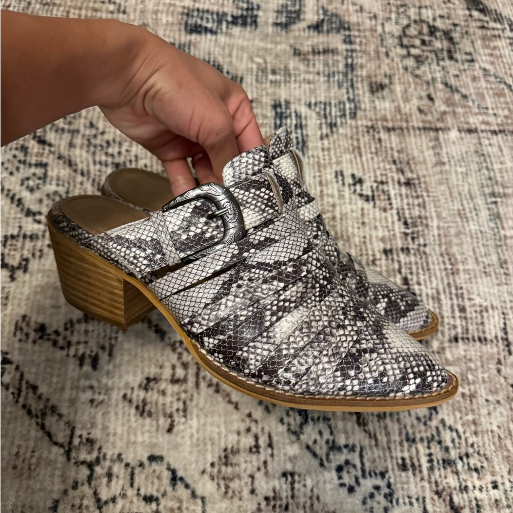 Elegant Snakeskin Patterned Mules